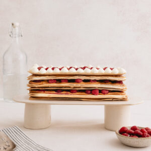 Barra de hojarasca, frambuesa, crema y manjar (sin azúcar)